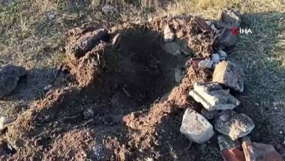 avcilik -  Üzerinde 'İnsanlık ölmüş' yazan mezarın sırrını kısa sürede ortaya çıktı Videosu