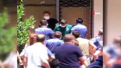 engelli memur -  İzmir'de hareketli anlar: Bıçaklı saldırgan engelli memuru rehin aldı Videosu