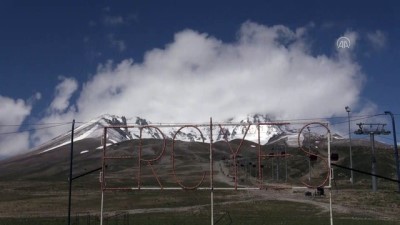 kayak merkezi - KAYSERİ - Erciyes'in yüksek kesimlerine kar yağdı Videosu