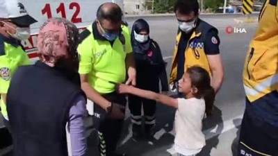 trafik polisi -  Kazadan yaralanan kız çocuğundan ambulansa binmek için ilginç şart: 'Ön koltuğa binerim' Videosu