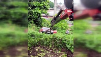 cay bahcesi -  - Rize’de el freni boşalan araç çay bahçesine uçtu Videosu