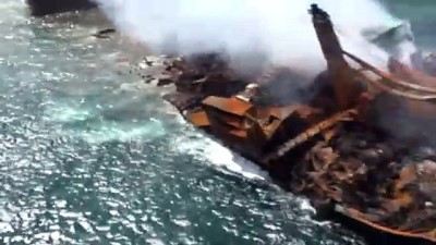 siddetli ruzgar -  - Sri Lanka'da günlerdir yanan konteyner gemisi batıyor Videosu