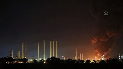 petrol - TAHRAN - İran'ın başkenti Tahran'ın güneyindeki Şehid Tondguyan Petrol Rafinerisinde büyük bir yangın çıktı (2) Videosu