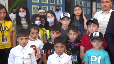 satranc -  - Türkiye'nin şehit çocukları için yolladığı 'Hediye Karavanı' tırı Azerbaycan’ı dolaşıyor
- Hediye Karavanı, Gedebey kentinde çocuklarla buluştu Videosu