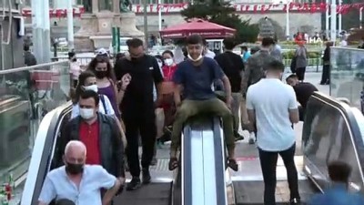 tehlikeli oyun -  Taksim Metrosu'nun yürüyen merdivenlerinde tehlikeli oyun Videosu