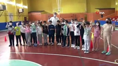 okul ziyareti -  Bakan Selçuk, öğretmen ve öğrencileri ziyaret etti Videosu