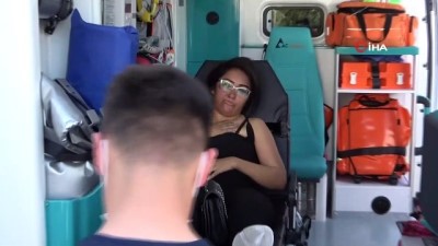 kadin hasta -  Çantasını almak için genç kadını yumruklayıp sürüklediler Videosu