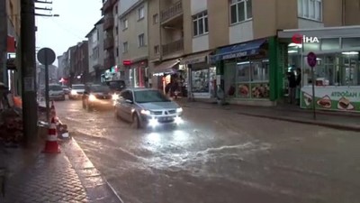 yagis uyarisi -  Eskişehir'de şiddetli yağış sonrası sokaklar sele döndü Videosu