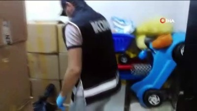 kacak -  İzmir'de gümrük kaçağı cep telefonu operasyonu Videosu