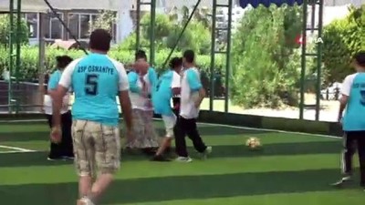 engelli cocuk -  Özel çocukların futbol maçı keyfi Videosu