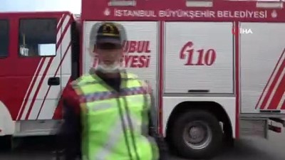  Hadımköy’de kamyonet ile otomobil çarpıştı: 2 yaralı