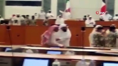 protesto -  - Kuveyt parlamentosunda kavga Videosu