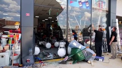 gozalti - SİVAS - Bir iş yerine ve araca otomobiliyle çarparak zarar veren şüpheli gözaltına alındı Videosu