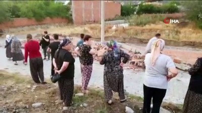 en yasli kadin -  Fırtına duvarı yıktı, yaşlı kadın hayatını kaybetti Videosu