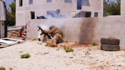 siginmaci - İZMİR - Jandarmanın seçkin komandoları zorlu görevler için zorlu eğitimlerden geçiyor (2) Videosu