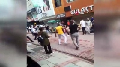 politika -  Kuyumcuların kavgası büyüdü, iki grup sokak ortasında birbirine girdi Videosu