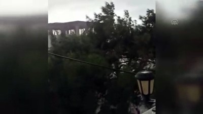 BALIKESİR - Marmara ilçesinde sağanak ve fırtına hayatı olumsuz etkiledi