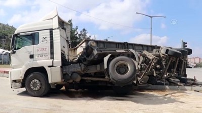 sparta - BURDUR - Aynı güzergahtaki iki trafik kazasında 4 kişi yaralandı Videosu