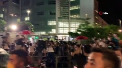 izinsiz gosteri -  - Hong Kong’da muhalif Apple Daily gazetesi kapatıldı
- Hong Konglular gazetenin son baskısını almak için bayilere akın etti Videosu