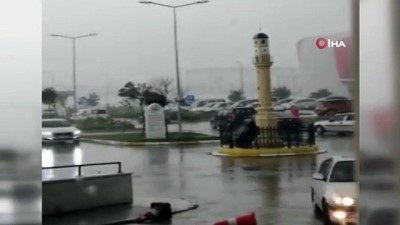 hastane bahcesi -  Şiddetli fırtına saat kulesi maketini böyle yıktı Videosu