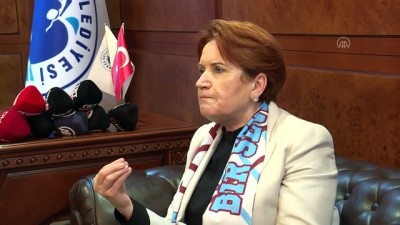 TRABZON - Akşener, silahlı saldırıya uğrayan Yomra Belediye Başkanı Bıyık'ı ziyaret etti