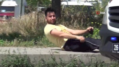 yasli kadin -  Alçılı ayakla çarptığı kadın için dakikalarca gözyaşı döktü Videosu