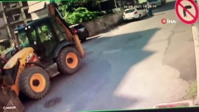  Beykoz'da kaza yapan otomobilin yayayı ezdiği anlar kamerada