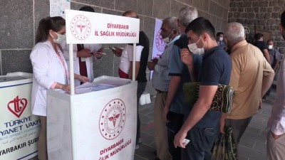 saglik hizmeti - DİYARBAKIR - 3 ayrı mobil aşı noktasında vatandaşlar Kovid-19'a karşı aşılanıyor Videosu
