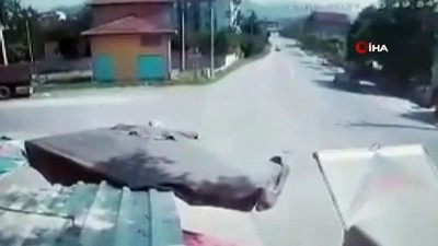 altin -  Kontrolden çıkan pat pat devrildi: 3 yaralı Videosu