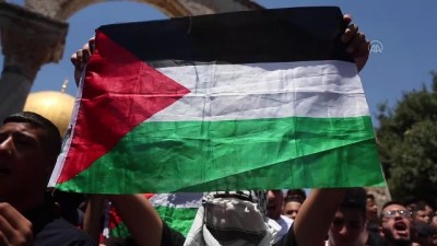 cuma namazi - KUDÜS - Filistinli muhalif Nizar Benat'ın Filistin makamlarınca gözaltına alınmasının ardından hayatını kaybetmesi protesto edildi Videosu