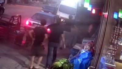 ofkeli kalabalik -  Market çalışanını bıçakladı, linç edilmekten jandarma kurtardı Videosu