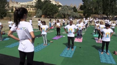 NEVŞEHİR - Hindistan'ın Ankara Büyükelçiliği 'Dünya Yoga Günü' etkinliğinin final programını Kapadokya'da yaptı
