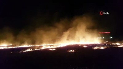 aniz yangini -  Anız yangını yerleşim alanına ulaşmadan söndürüldü Videosu