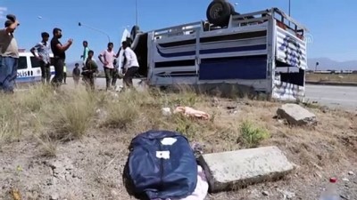 kadin polis - ERZURUM - Otomobil ile kamyonet çarpıştı: 4 yaralı Videosu