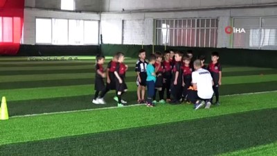 kulup baskani - Fatih Karagümrük’ün ilk il dışı futbol okulu Alaplı’da açıldı Videosu