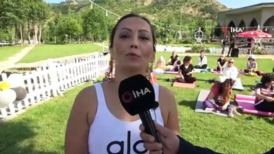 takvim - Isparta’da kadınlar pandeminin stresini açık havada yoga ile atıyor Videosu
