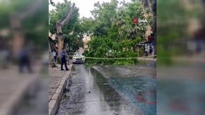 cami minaresi -  İzmir’de sağanak yağış ve fırtına ortalığı savaş alanına çevirdi Videosu