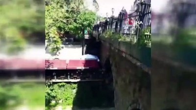 hava yastigi -  Köprüden atlamak isteyen şahsın kurtarılma anları kamerada Videosu
