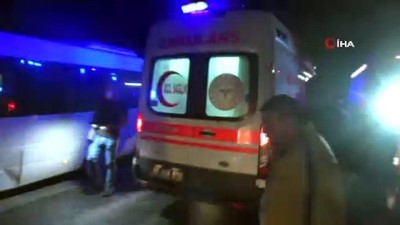 isci servisi -  Otomobil ile servis minibüsü çarpıştı: 6 yaralı Videosu