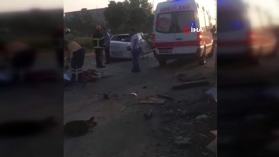 dinlenme tesisi -  Otomobilin beton direğe çarparak parçalandığı kaza kamerada: 3 ölü, 2 ağır yaralı Videosu