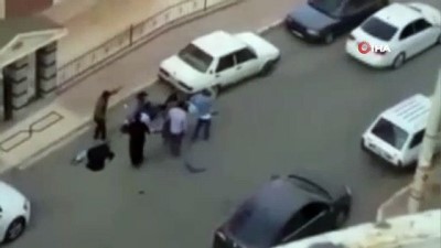 silahli kavga -  Şanlıurfa’da dehşete düşüren görüntüler: Otomobille defalarca üzerlerinden geçti Videosu