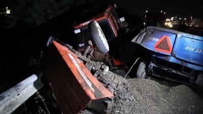 yakit deposu - UŞAK - Tırın traktöre çarpması sonucu 1 kişi yaralandı Videosu