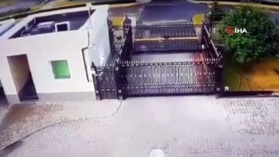 demir parmaklik -  - Belarus'ta bir araç Rus Büyükelçiliğinin girişine daldı Videosu