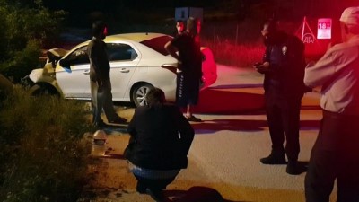 elektrik diregi - DÜZCE - Elektrik direğine çarpan otomobildeki 4 kişi yaralandı Videosu