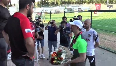 tezahur - Erol Bulut, Gaziantep FK ile ilk antrenmanına çıktı Videosu
