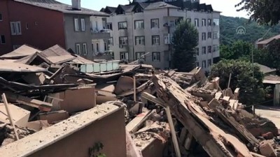 zabita - İSTANBUL - Sarıyer'de 11 katlı boş bina çöktü, park halindeki 3 otomobil hasar gördü (4) Videosu
