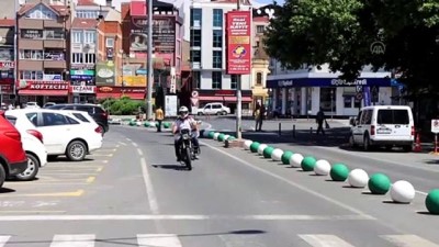 la paz - KIRKLARELİ - Trakya'da pazar günleri uygulanan sokağa çıkma kısıtlamasının son gününde YKS yoğunluğu yaşandı Videosu