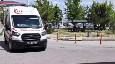 acil servis - SİVAS - Bir imam caminin bahçesine köstebekler için tuzak kurduğu sırada yaralandı Videosu