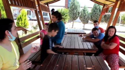 rehabilitasyon merkezi -  Engelli torunları için kursiyer oldular Videosu