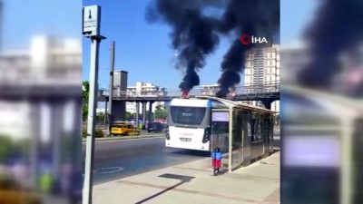  İzmir'de elektrikli yolcu otobüsü alev aldı